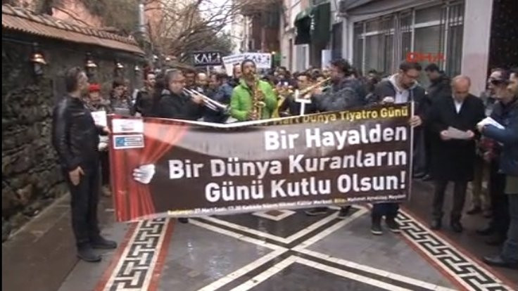 Tiyatrocular Kadıköy'de Yürüdü