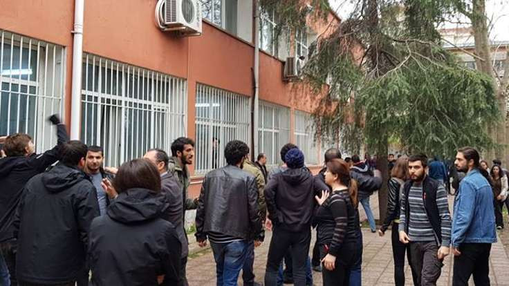İstanbul Üniversitesi'nde 22 gözaltı