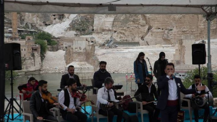 Hasankeyf'te bir yanda yıkım bir yanda konser