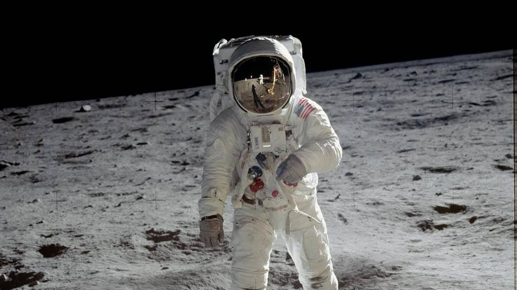 ABD: Astronotları yeniden Ay'a göndereceğiz