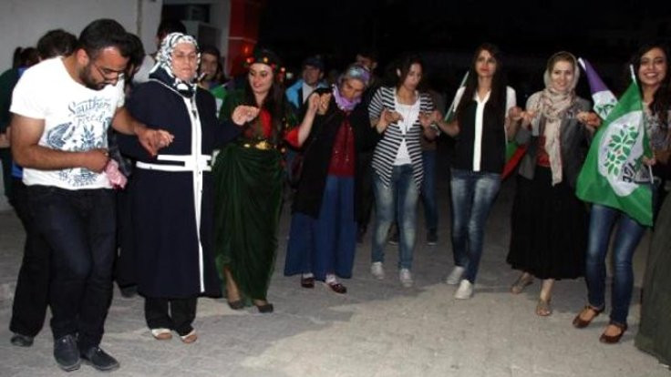 HDP'den halaylı erken seçim videosu