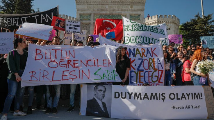İstanbul Üniversitesi'nde bölünme protestosu