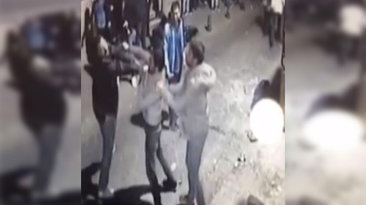 Kadıköy'de bıçaklı kavga: 3 yaralı