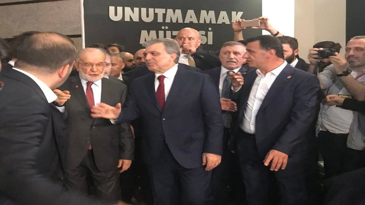 Gül ile Karamollaoğlu, Erbakan Ödülleri törenine birlikte giriş yaptı