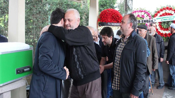 Abdullah Gül'e cenazede tepki: Reisime hainlik yaptın! - Sayfa 1