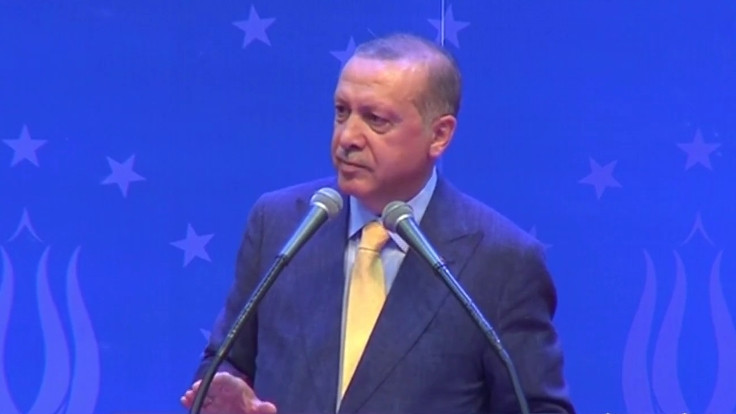 Erdoğan: Diğer adaylar denizdeki balıklar gibi