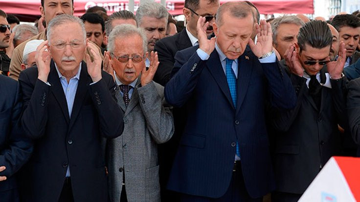 Erdoğan ve İhsanoğlu birlikte saf tuttu