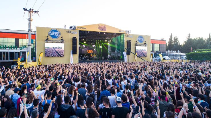 Çukurova Rock Festivali'ne 80 bin kişi katıldı