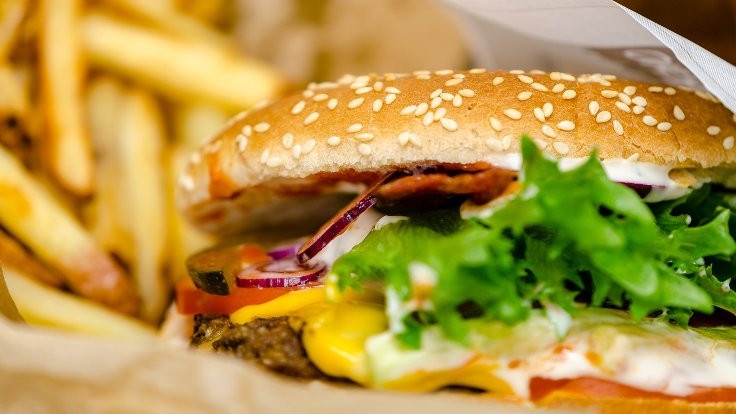 Fast-food kadın doğurganlığını azaltıyor