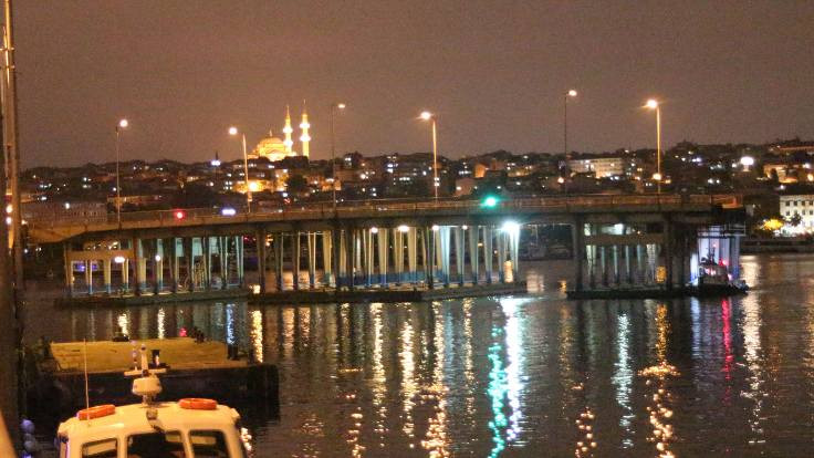 Karaköy İskelesi yerine yerleştirildi