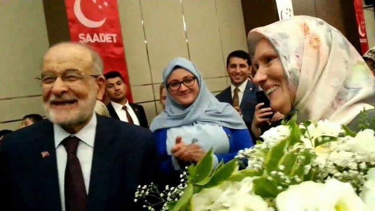 Karamollaoğlu ilk kez eşi ile