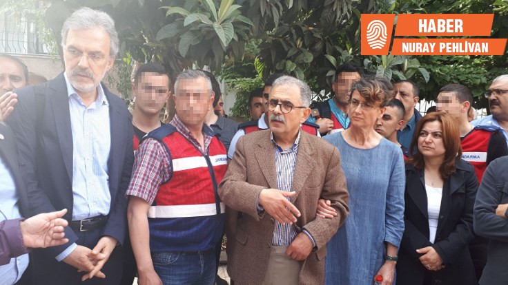 Annesinin cenazesine katılan Onur Hamzaoğlu'nun konuşması engellendi
