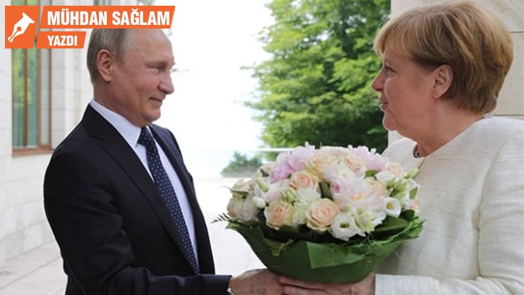 Putin'den Merkel'e bir buket gülden fazlası