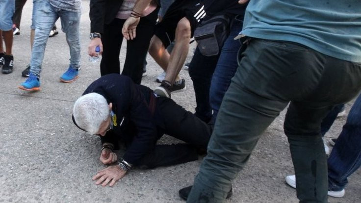 Faşistler Selanik belediye başkanına saldırdı