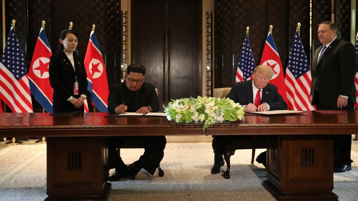 ABD Başkanı Trump ile Kim Jong-un'dan imza