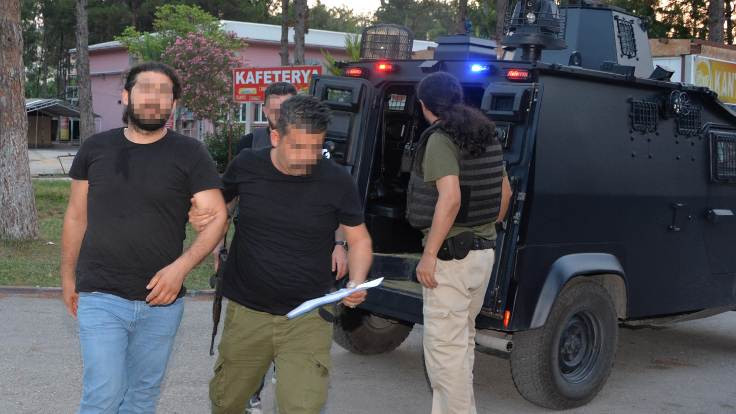 Adana'da 17 kişi gözaltına alındı