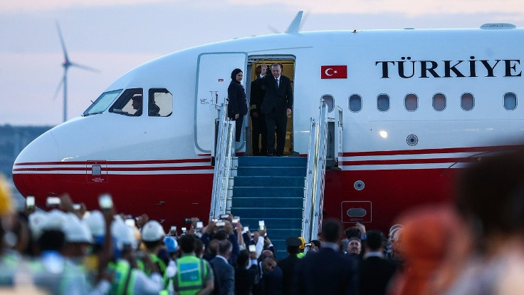 Cumhurbaşkanı Erdoğan'ın uçağı 3'üncü havalimanına indi