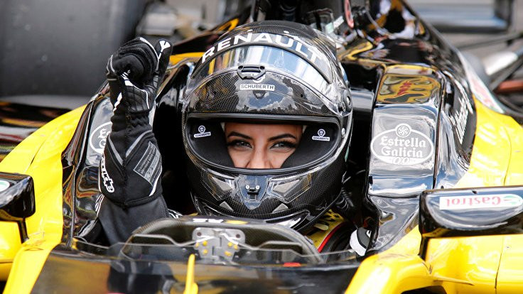 İlk Suudi kadın F1 pilotu direksiyonda!
