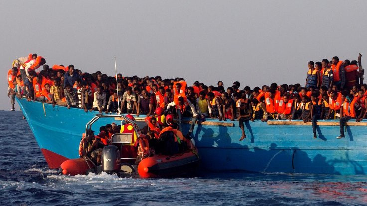Tunus açıklarında göçmen teknesi battı: En az 50 kişi öldü