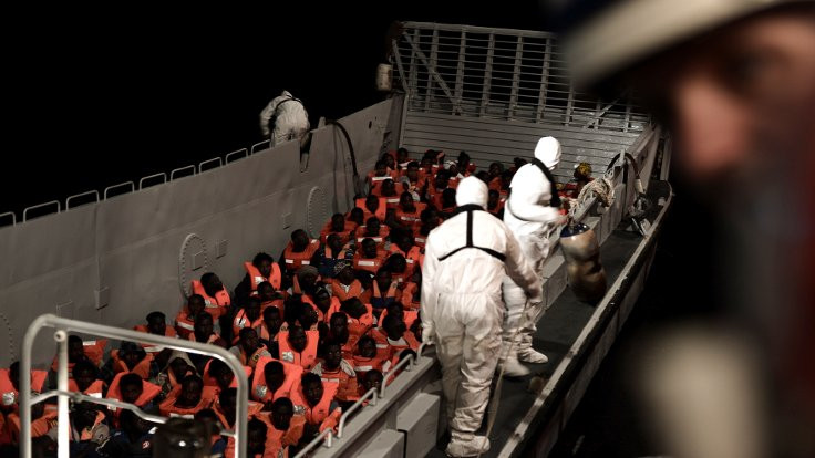 Akdeniz'de bekleyen sığınmacılara İspanya'daki sosyalist hükümet kapı açtı