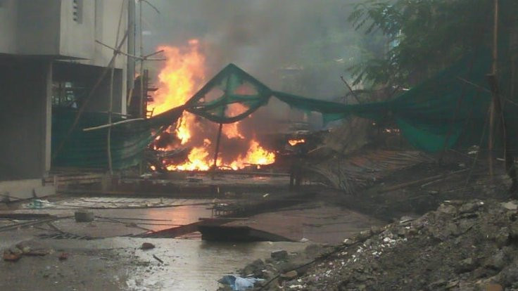 Hindistan'da uçak şehir merkezine düştü