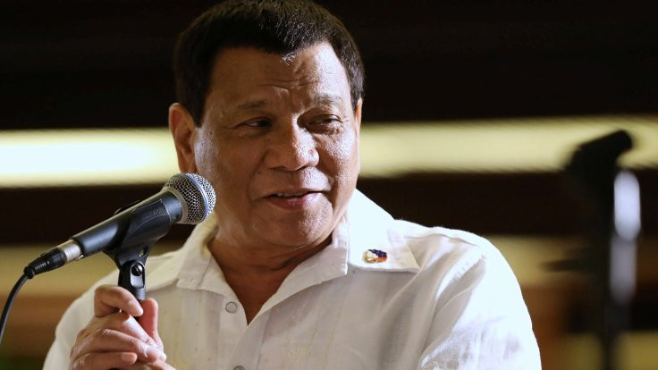 Duterte: Kadınlar yeterince imza toplarsa istifa ederim