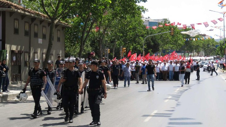 Ankara'ya yürüyen servisçiye gaz!