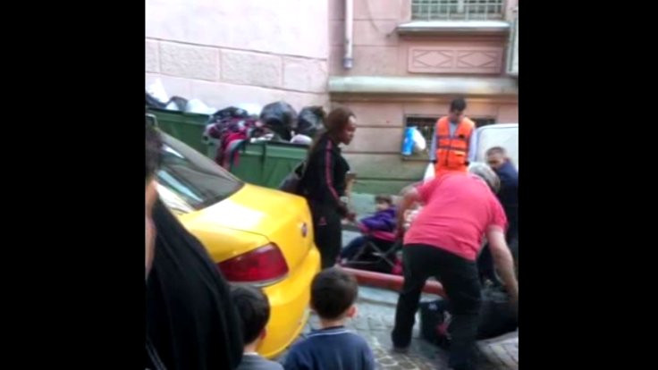 Taksici kadın turisti aracından attı