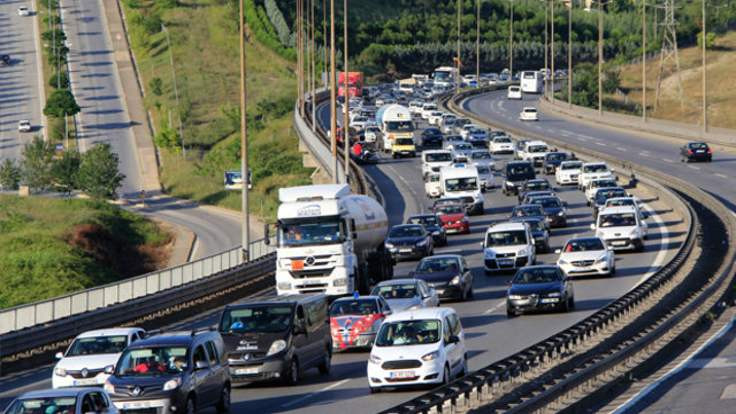 Tatilciler dönüyor, trafik yoğunluğu başladı