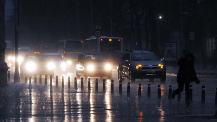 Yağış nedeniyle Atatürk Havalimanı'nda trafik durdu