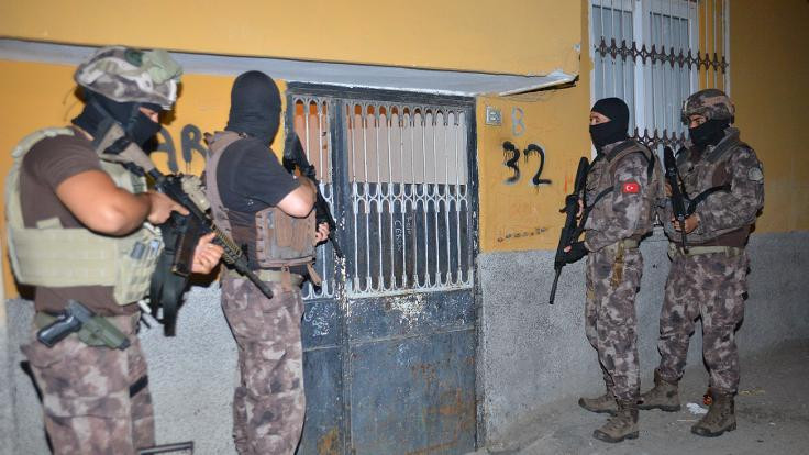 Adana'da 15 kişi gözaltına alındı