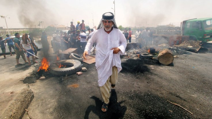 Irak ayakta: Basra'da eylemciler hükümet binasını bastı