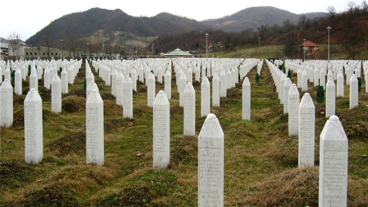 Siyasilerden Srebrenitsa mesajları