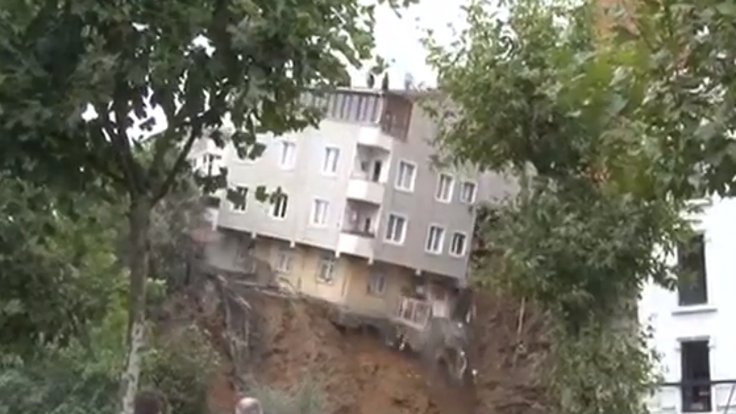 Beyoğlu'nda çöken binanın sahibi: Arda Turan'ı uyarmıştık