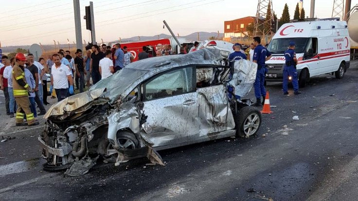 Freni boşalan kamyon çok sayıda araca çarptı: 1 ölü, 3'ü ağır 18 yaralı