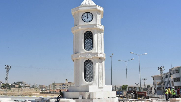 Newroz Anıtı’nın yerine saat kulesi dikildi