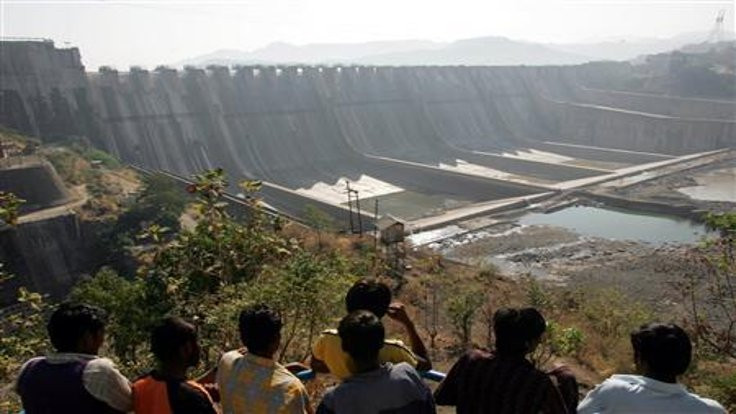 Laos'da baraj inşaatı çöktü: Yüzlerce kişiden haber alınamıyor