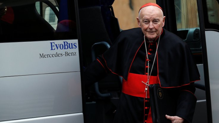 İstismarla suçlanan kardinal istifa etti