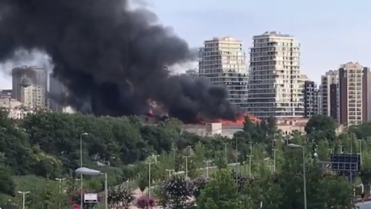 Zeytinburnu’nda fabrika yangını