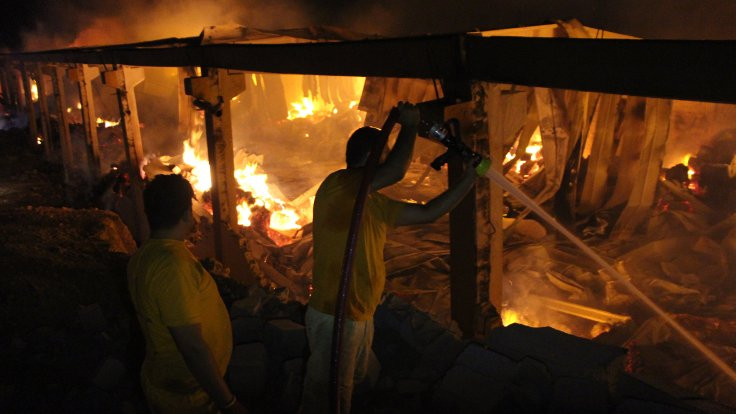 Şanlıurfa'da fabrika yangını: 2 yaralı