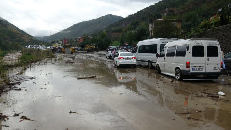 Trabzon'da karayolu ulaşıma kapandı