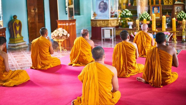 Budist rahibe zorla ilişki suçlaması