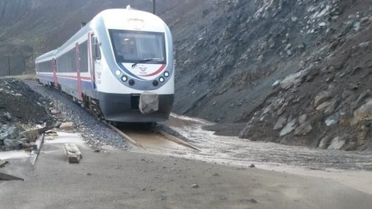 Erzincan-Sivas Demiryolu'nda heyelan