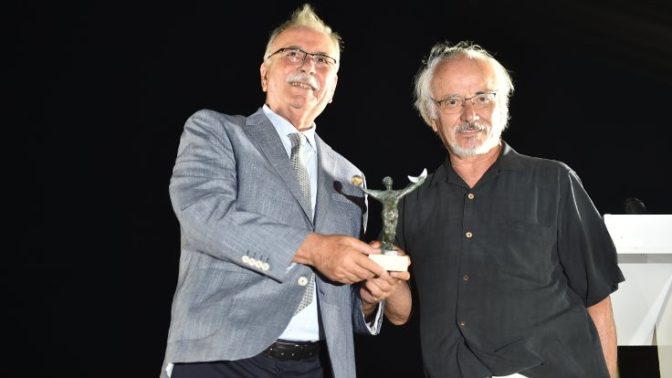 Homeros Bilim Kültür ve Sanat Ödülü Prof. Dr. Haluk Şahin'in