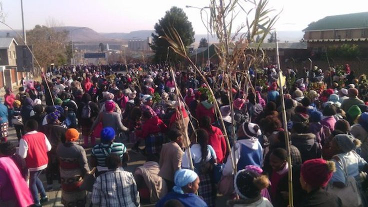 Lesotho’da kadın işçiler sokakta