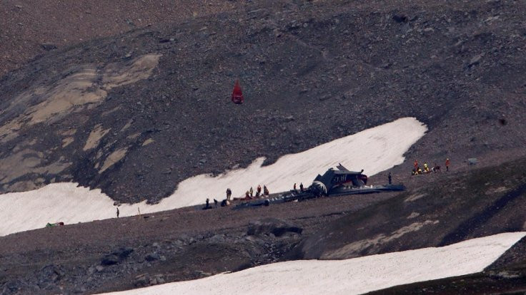 İsviçre Alpleri'ne düşen uçakta 20 kişinin cenazesine ulaşıldı