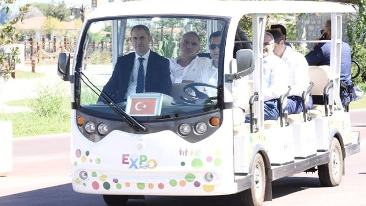 Antalya'da bakanı yanlış Expo'ya götürdüler!