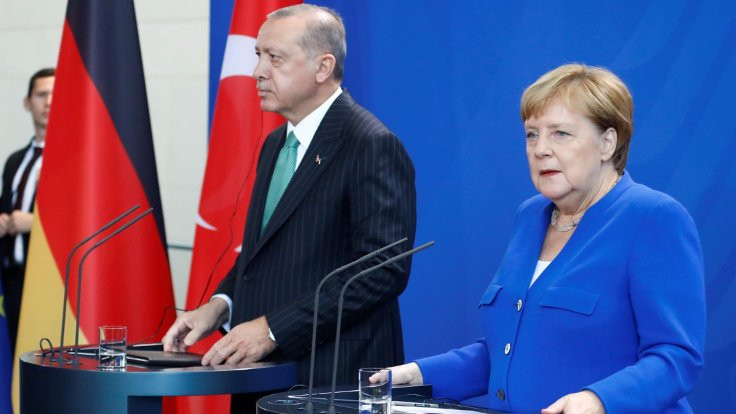Görüşmenin şifreleri: Merkel ilk kez FETÖ dedi!