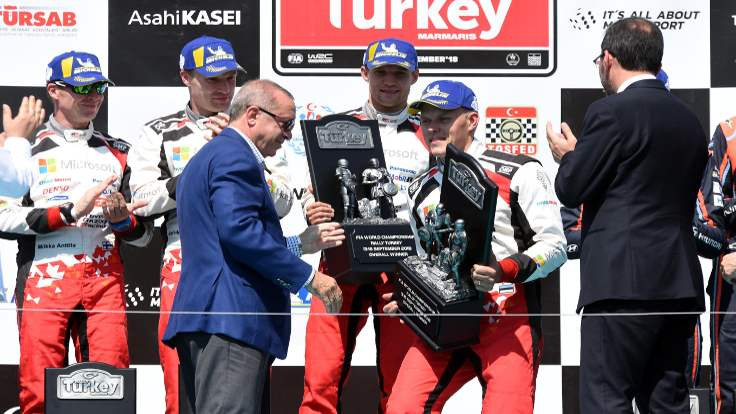 Dünya Ralli Şampiyonası'nda ödülleri Erdoğan verdi