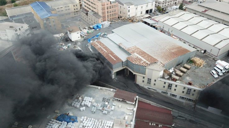 İstanbul'da etiket fabrikasında yangın